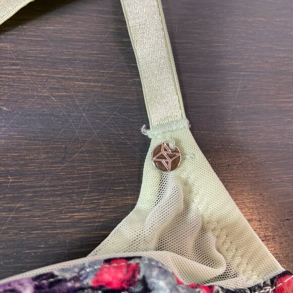 BCBGeneration Twilight Floral Bralette – Size M – NWT – $38 MSRP - Picture 3 of 5